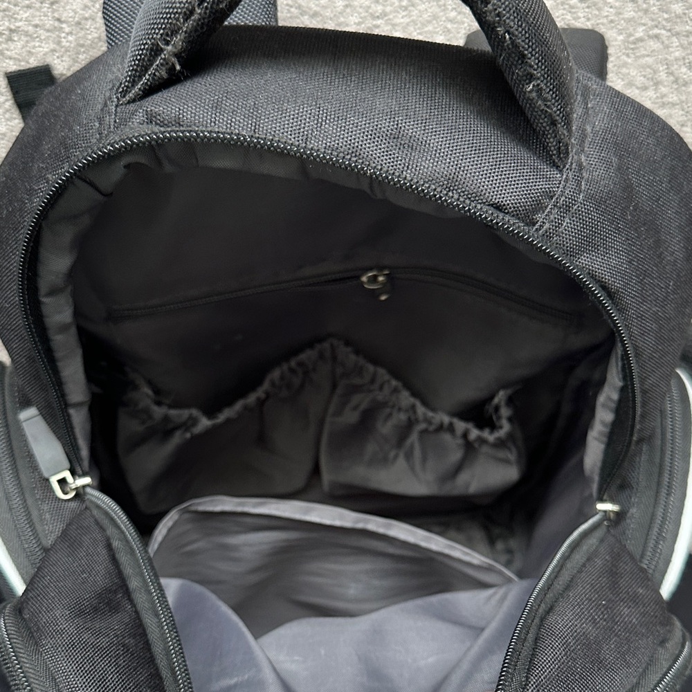 •EDDIE BAUER• Diaper Bag 5 zipper compartment,1 insulated pocket,1 wipes pocket - Picture 5 of 9
